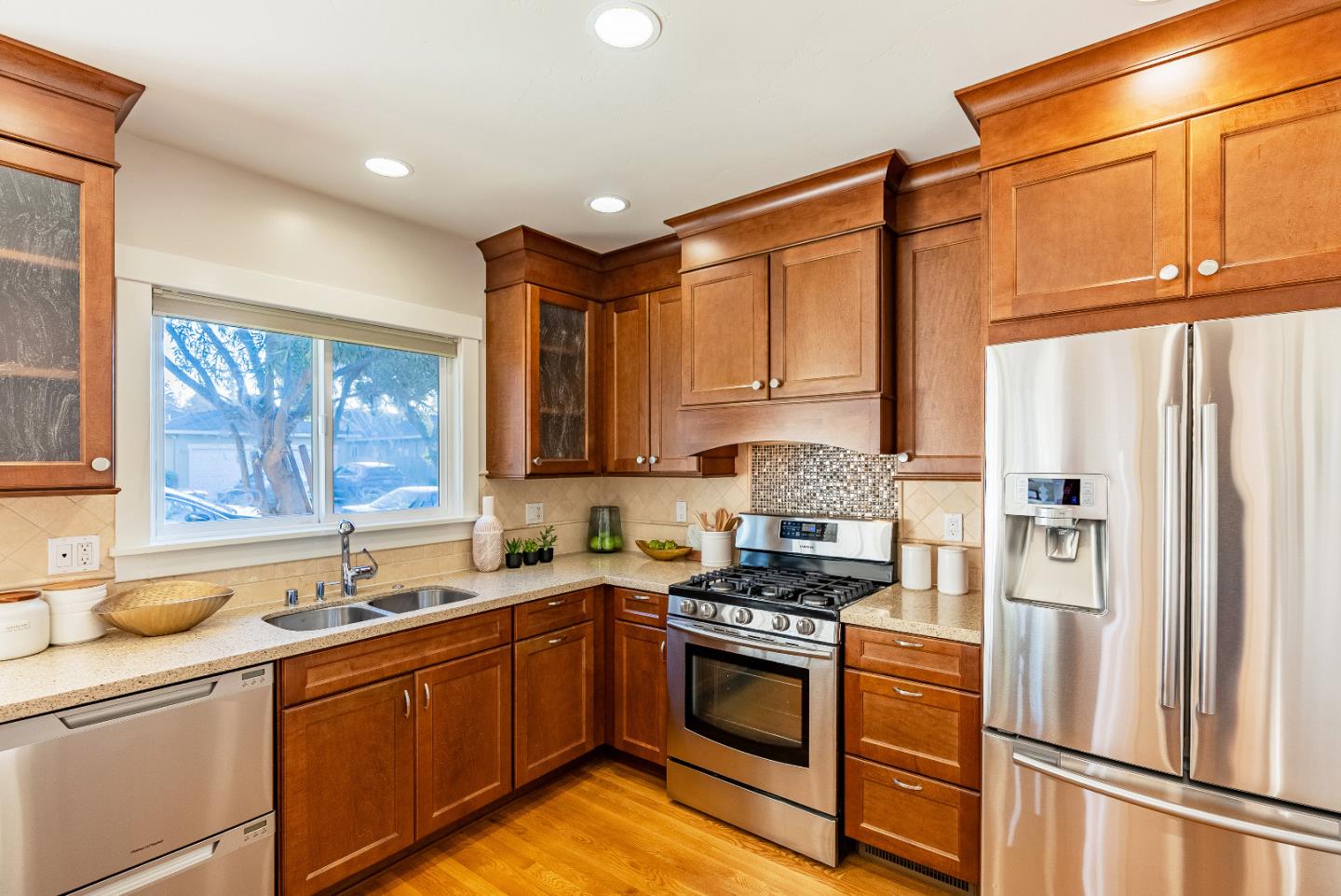 Detail Gallery Image 11 of 30 For 831 Coolidge Ave, Sunnyvale,  CA 94086 - 3 Beds | 2 Baths