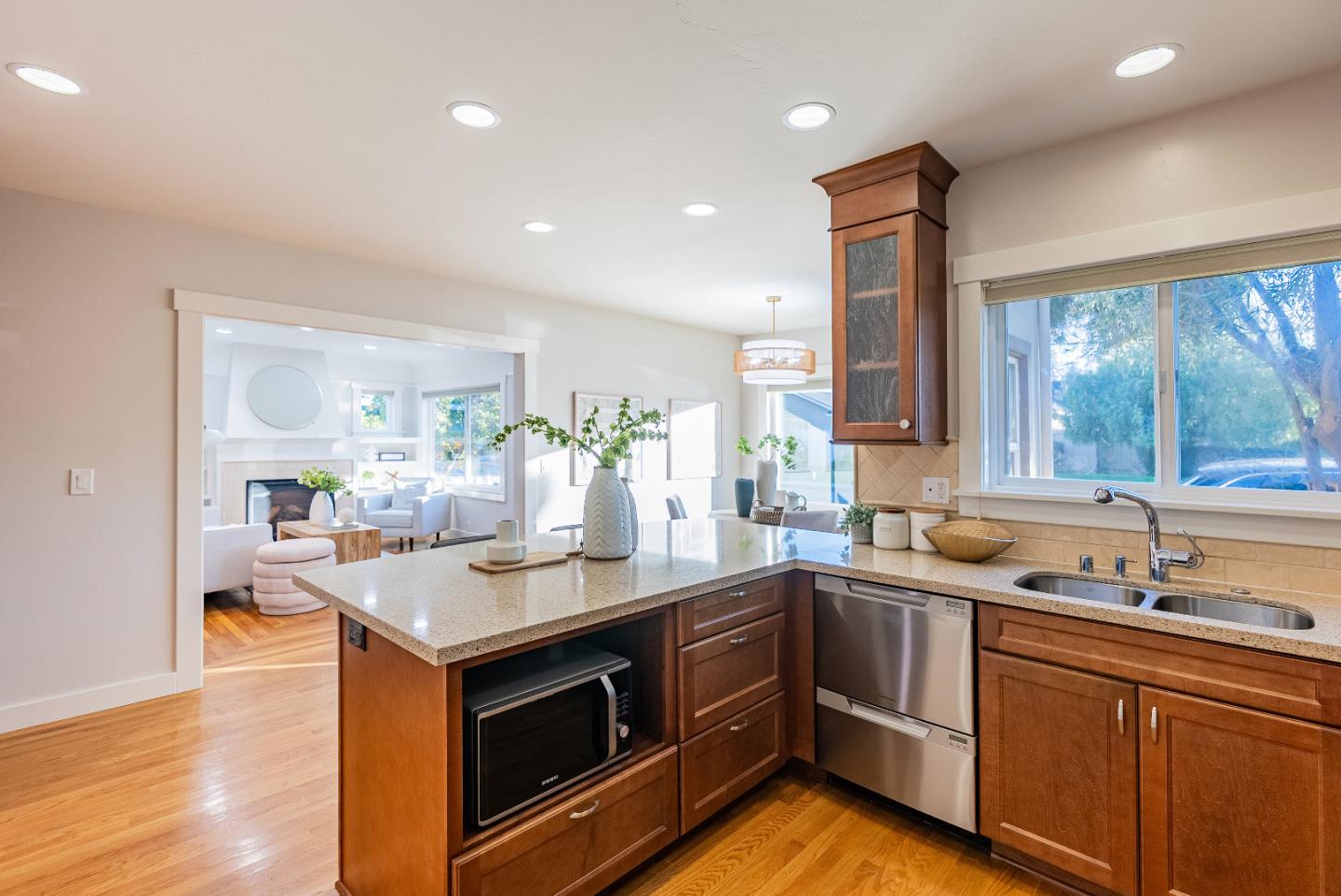 Detail Gallery Image 12 of 30 For 831 Coolidge Ave, Sunnyvale,  CA 94086 - 3 Beds | 2 Baths