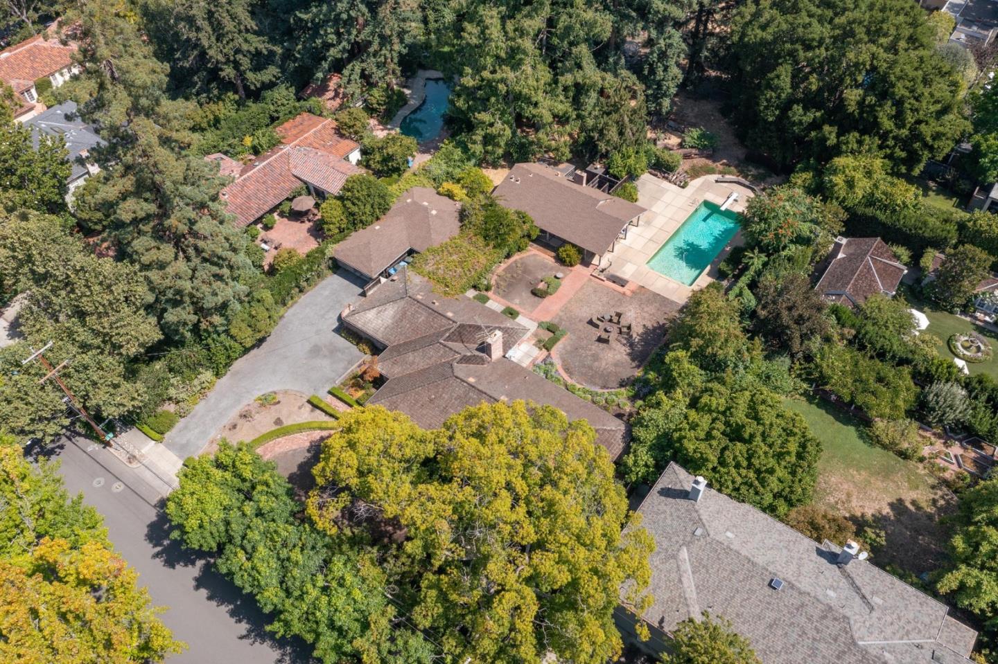 Detail Gallery Image 2 of 6 For 2001 Bryant St, Palo Alto,  CA 94301 - 4 Beds | 3 Baths