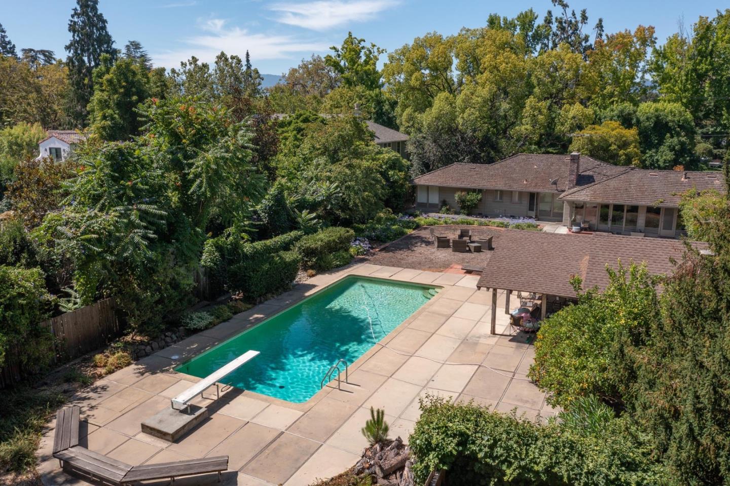 Detail Gallery Image 5 of 6 For 2001 Bryant St, Palo Alto,  CA 94301 - 4 Beds | 3 Baths