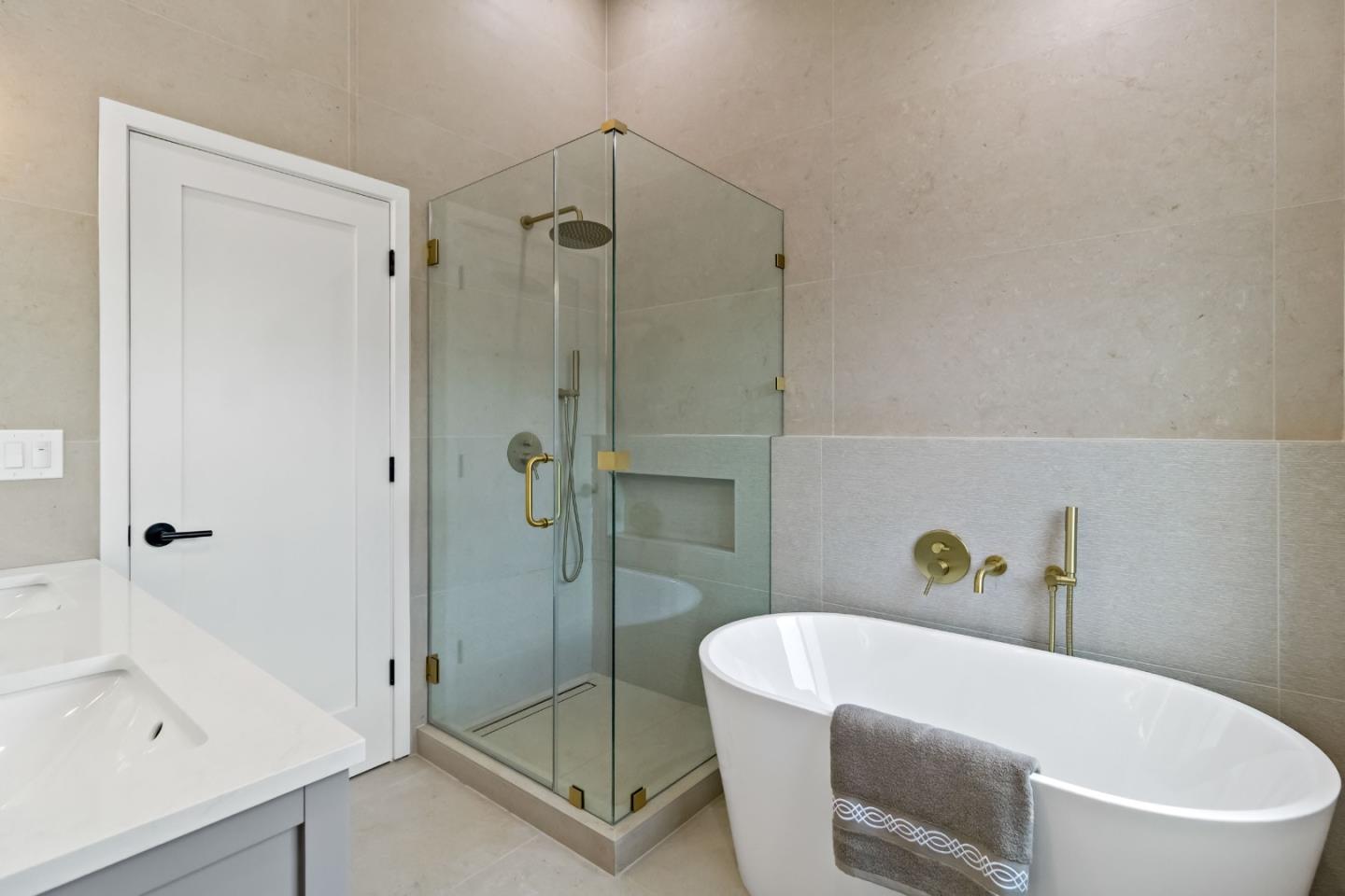 Detail Gallery Image 16 of 69 For 1304 Singletary Ave, San Jose,  CA 95126 - 3 Beds | 3 Baths