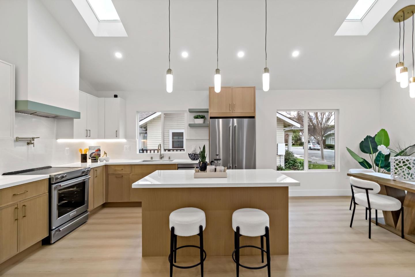 Detail Gallery Image 5 of 69 For 1304 Singletary Ave, San Jose,  CA 95126 - 3 Beds | 3 Baths