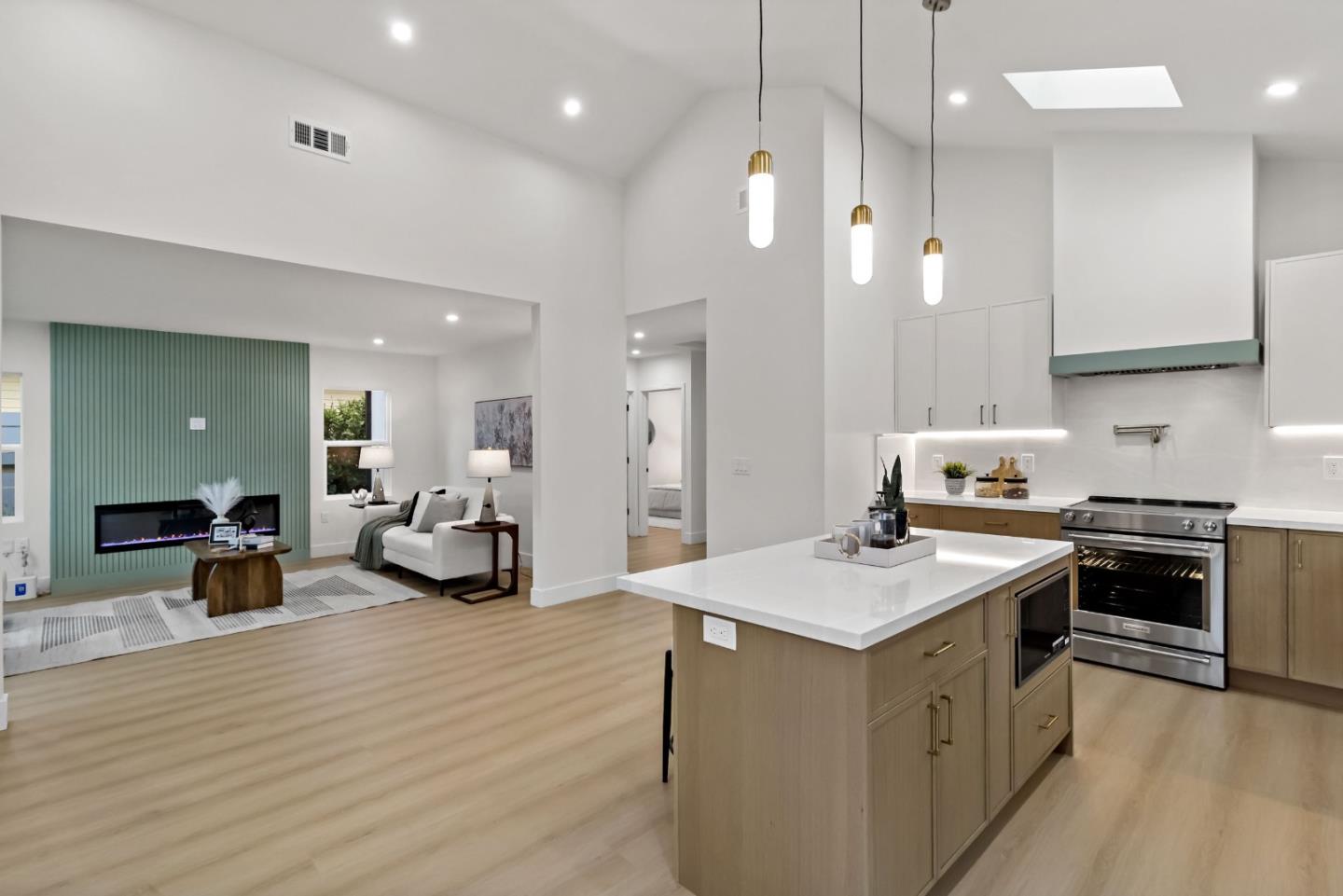 Detail Gallery Image 7 of 69 For 1304 Singletary Ave, San Jose,  CA 95126 - 3 Beds | 3 Baths