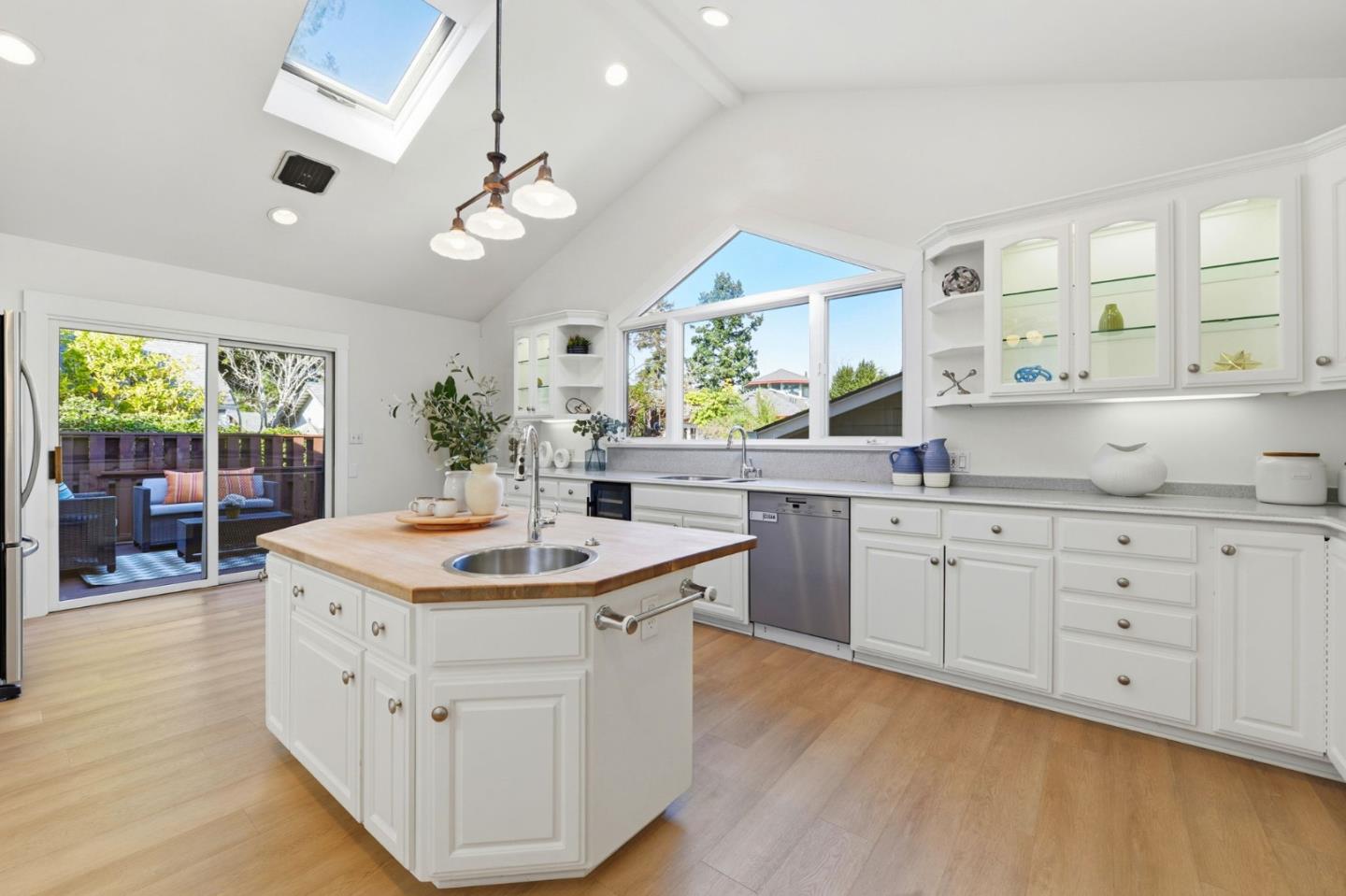 Detail Gallery Image 10 of 33 For 1015 High St, Palo Alto,  CA 94301 - 2 Beds | 3/1 Baths