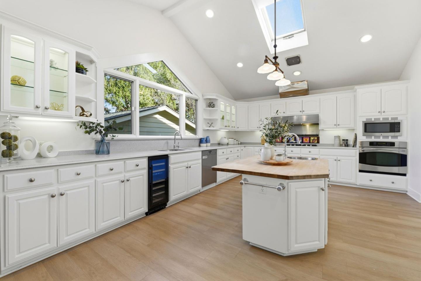 Detail Gallery Image 11 of 33 For 1015 High St, Palo Alto,  CA 94301 - 2 Beds | 3/1 Baths