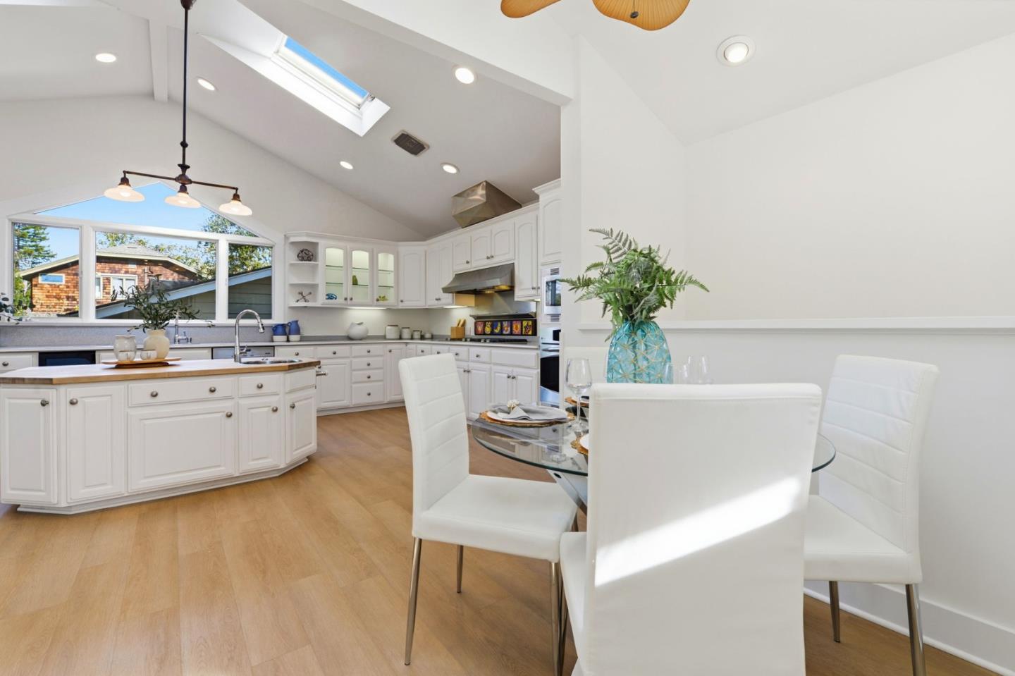 Detail Gallery Image 13 of 33 For 1015 High St, Palo Alto,  CA 94301 - 2 Beds | 3/1 Baths