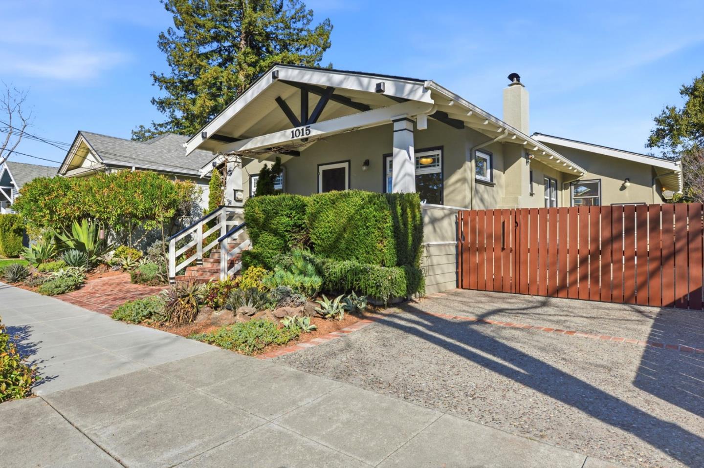 Detail Gallery Image 2 of 33 For 1015 High St, Palo Alto,  CA 94301 - 2 Beds | 3/1 Baths