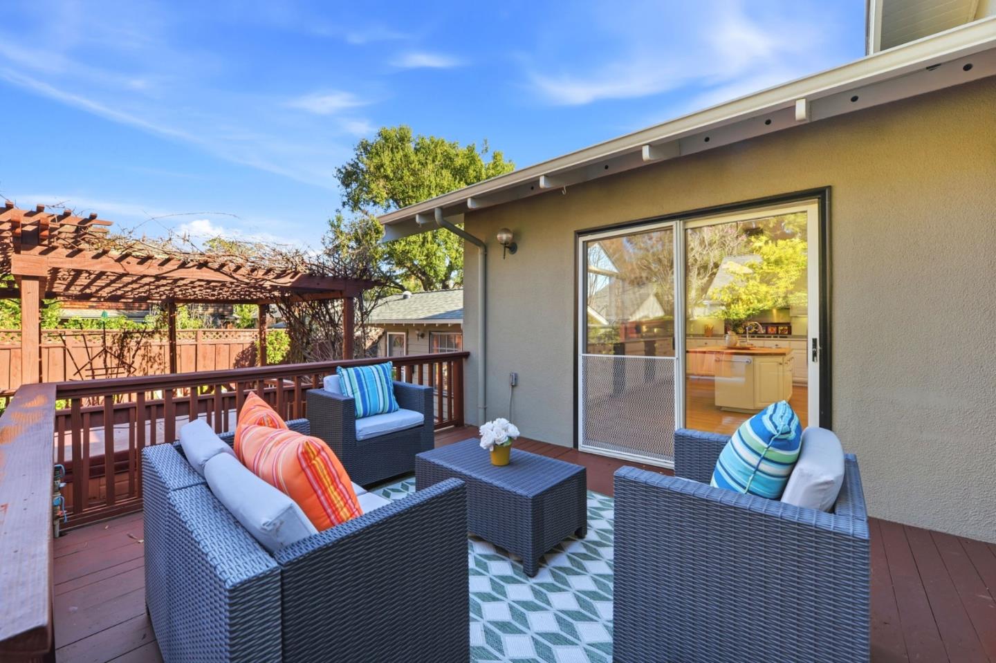 Detail Gallery Image 25 of 33 For 1015 High St, Palo Alto,  CA 94301 - 2 Beds | 3/1 Baths