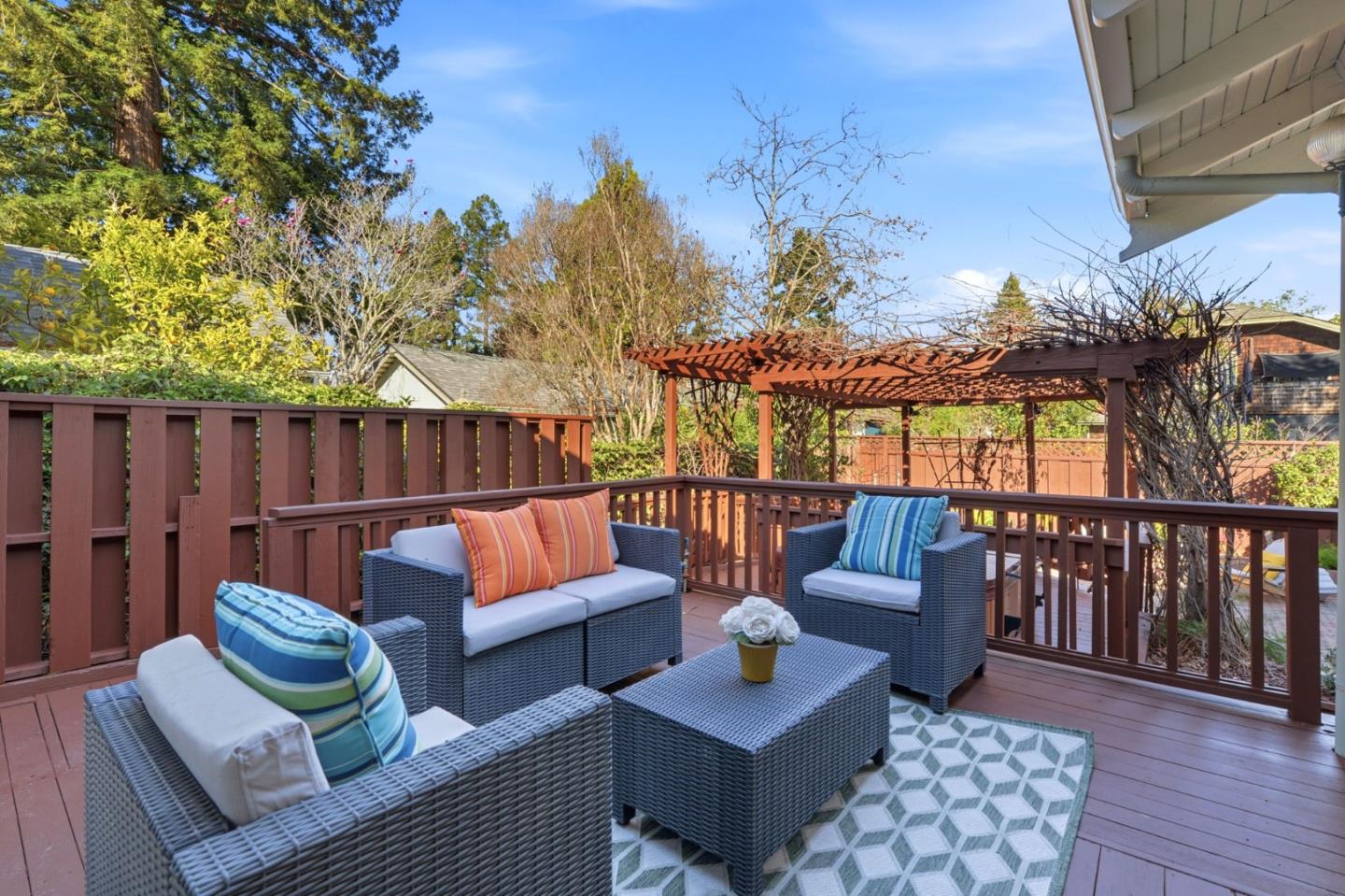 Detail Gallery Image 26 of 33 For 1015 High St, Palo Alto,  CA 94301 - 2 Beds | 3/1 Baths