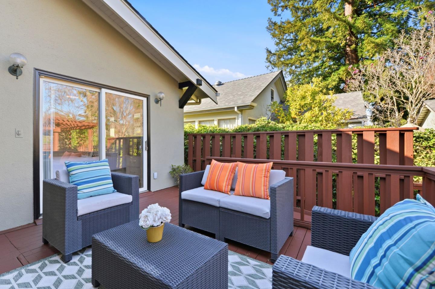 Detail Gallery Image 27 of 33 For 1015 High St, Palo Alto,  CA 94301 - 2 Beds | 3/1 Baths