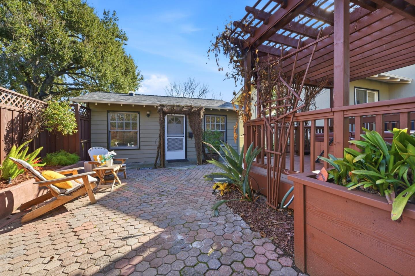 Detail Gallery Image 31 of 33 For 1015 High St, Palo Alto,  CA 94301 - 2 Beds | 3/1 Baths