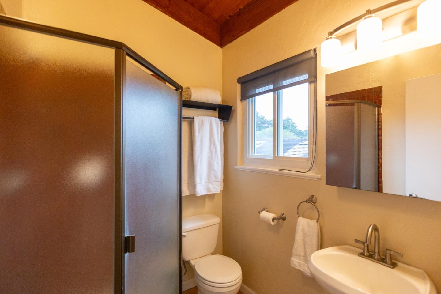 Detail Gallery Image 14 of 27 For 779 Alice St, Monterey,  CA 93940 - 3 Beds | 2 Baths