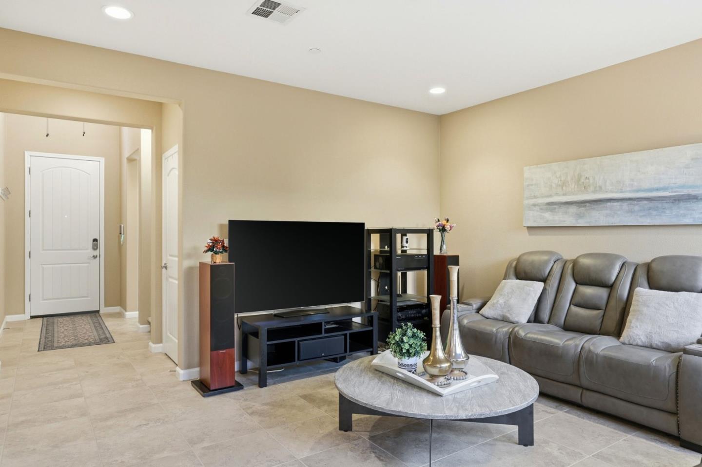 Detail Gallery Image 8 of 35 For 45 Angra Way, Gilroy,  CA 95020 - 3 Beds | 2/1 Baths