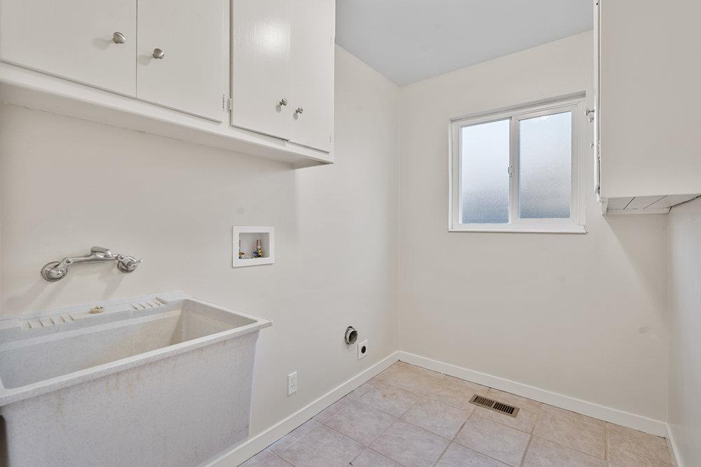 Detail Gallery Image 18 of 34 For 21 Andrews Dr, Hollister,  CA 95023 - 3 Beds | 2/1 Baths