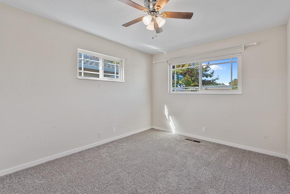 Detail Gallery Image 21 of 34 For 21 Andrews Dr, Hollister,  CA 95023 - 3 Beds | 2/1 Baths