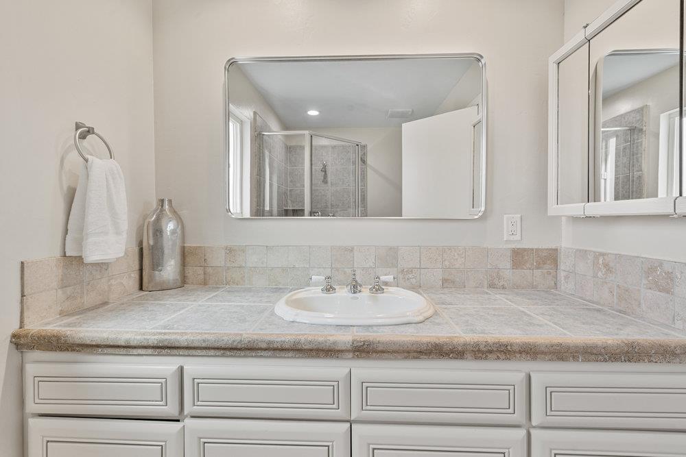 Detail Gallery Image 27 of 34 For 21 Andrews Dr, Hollister,  CA 95023 - 3 Beds | 2/1 Baths