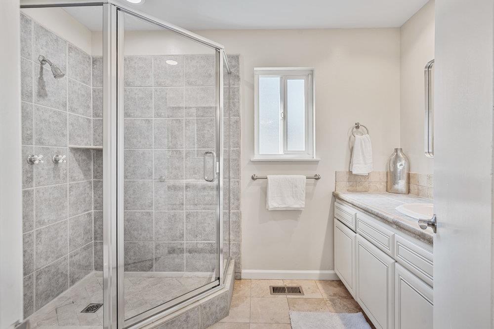 Detail Gallery Image 28 of 34 For 21 Andrews Dr, Hollister,  CA 95023 - 3 Beds | 2/1 Baths