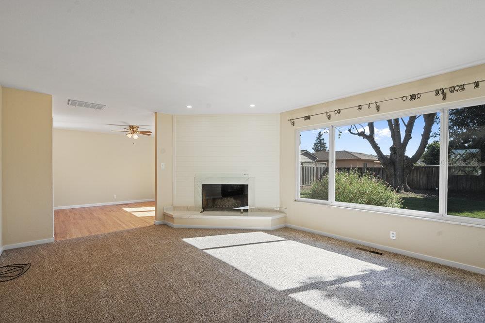 Detail Gallery Image 5 of 34 For 21 Andrews Dr, Hollister,  CA 95023 - 3 Beds | 2/1 Baths