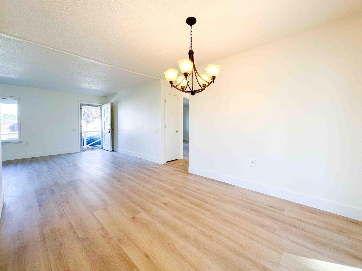 Detail Gallery Image 5 of 17 For 189 Lassen Cir, Vacaville,  CA 95687 - 2 Beds | 1 Baths