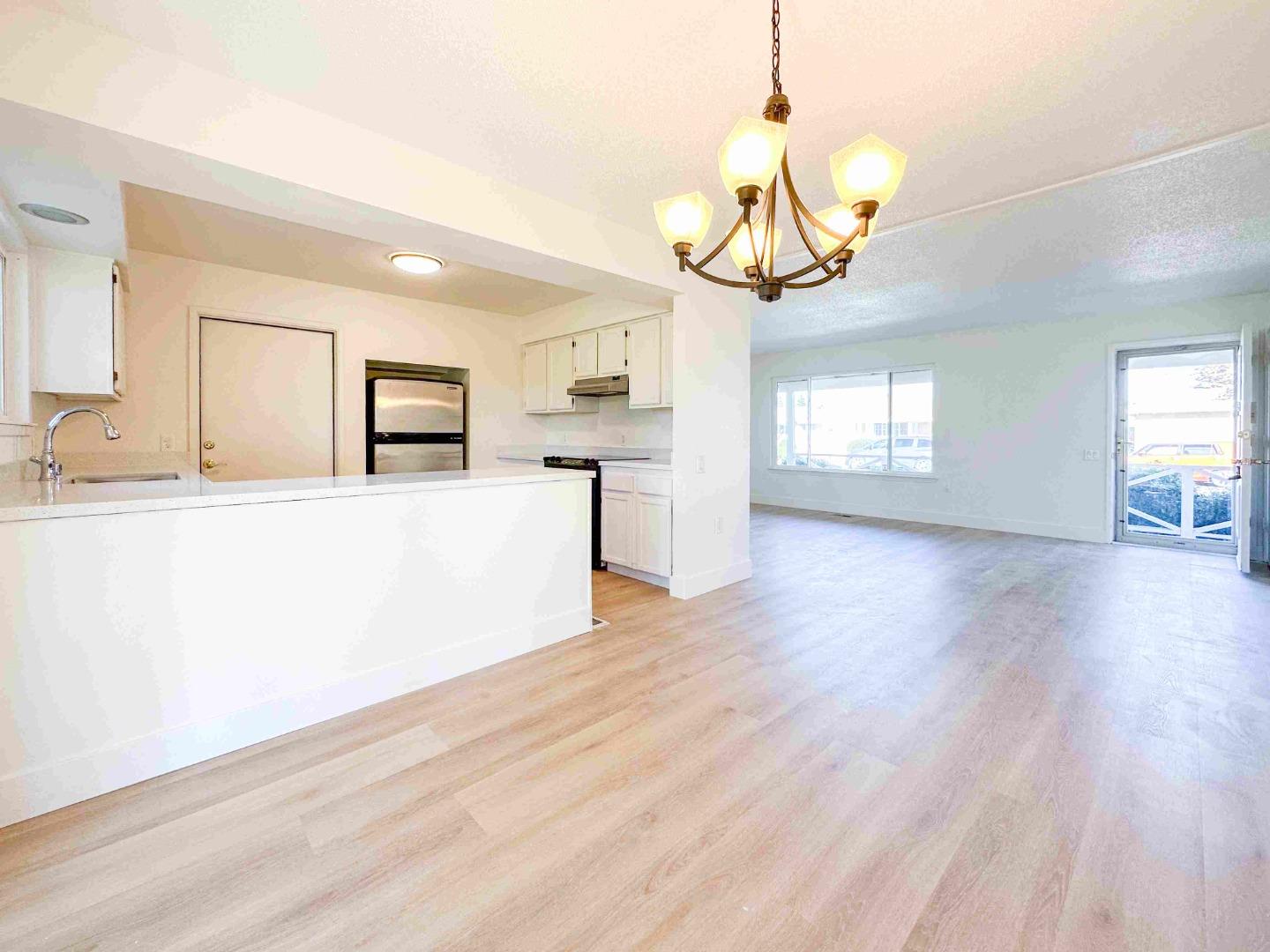 Detail Gallery Image 6 of 17 For 189 Lassen Cir, Vacaville,  CA 95687 - 2 Beds | 1 Baths