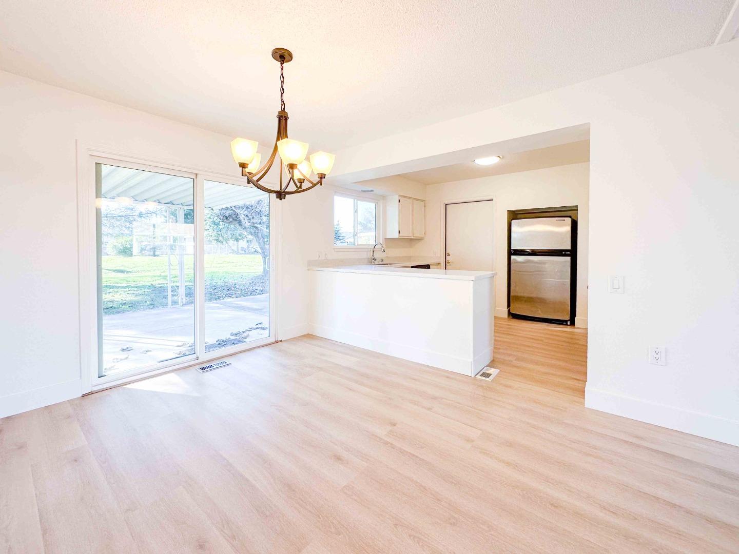 Detail Gallery Image 7 of 17 For 189 Lassen Cir, Vacaville,  CA 95687 - 2 Beds | 1 Baths