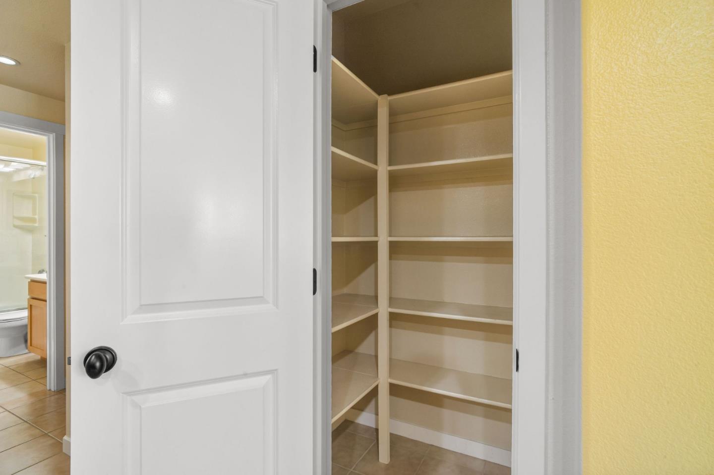 Detail Gallery Image 13 of 33 For 118 W Crystal Cove Ter, San Francisco,  CA 94134 - 3 Beds | 3 Baths