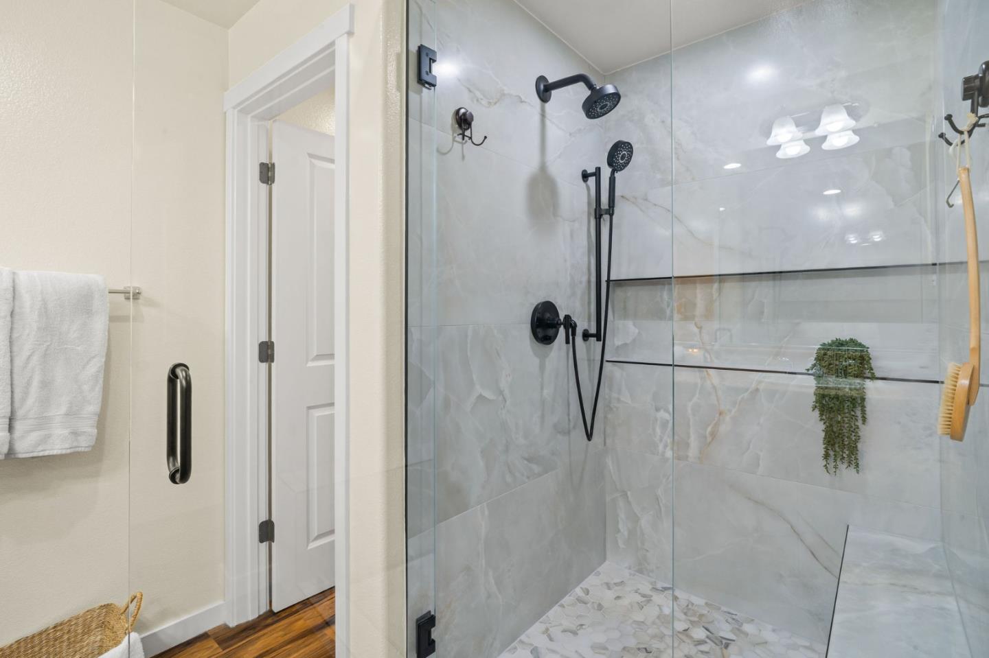 Detail Gallery Image 22 of 33 For 118 W Crystal Cove Ter, San Francisco,  CA 94134 - 3 Beds | 3 Baths