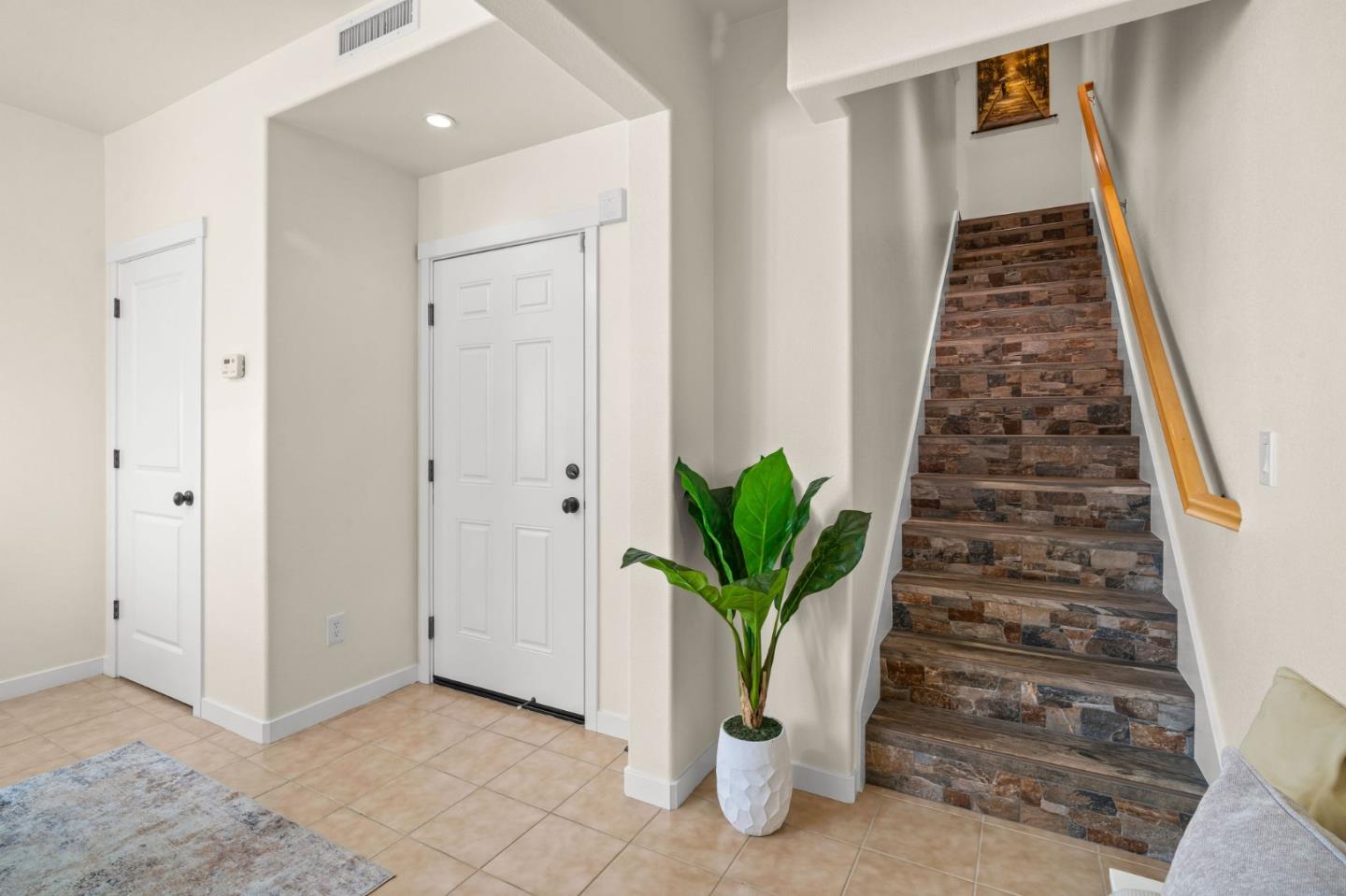 Detail Gallery Image 5 of 33 For 118 W Crystal Cove Ter, San Francisco,  CA 94134 - 3 Beds | 3 Baths