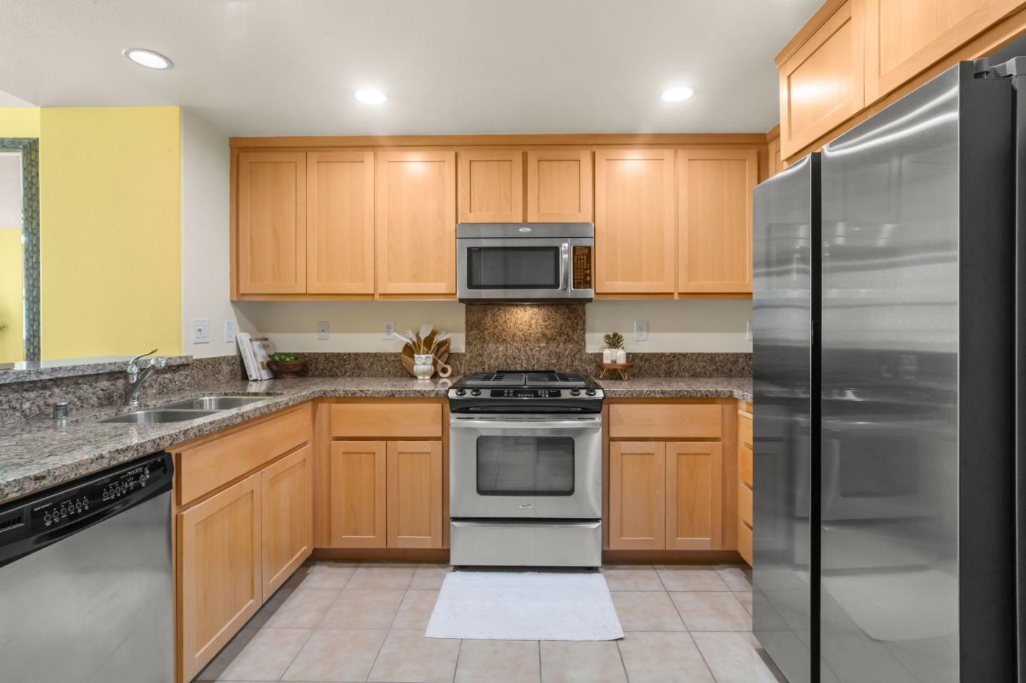 Detail Gallery Image 9 of 33 For 118 W Crystal Cove Ter, San Francisco,  CA 94134 - 3 Beds | 3 Baths