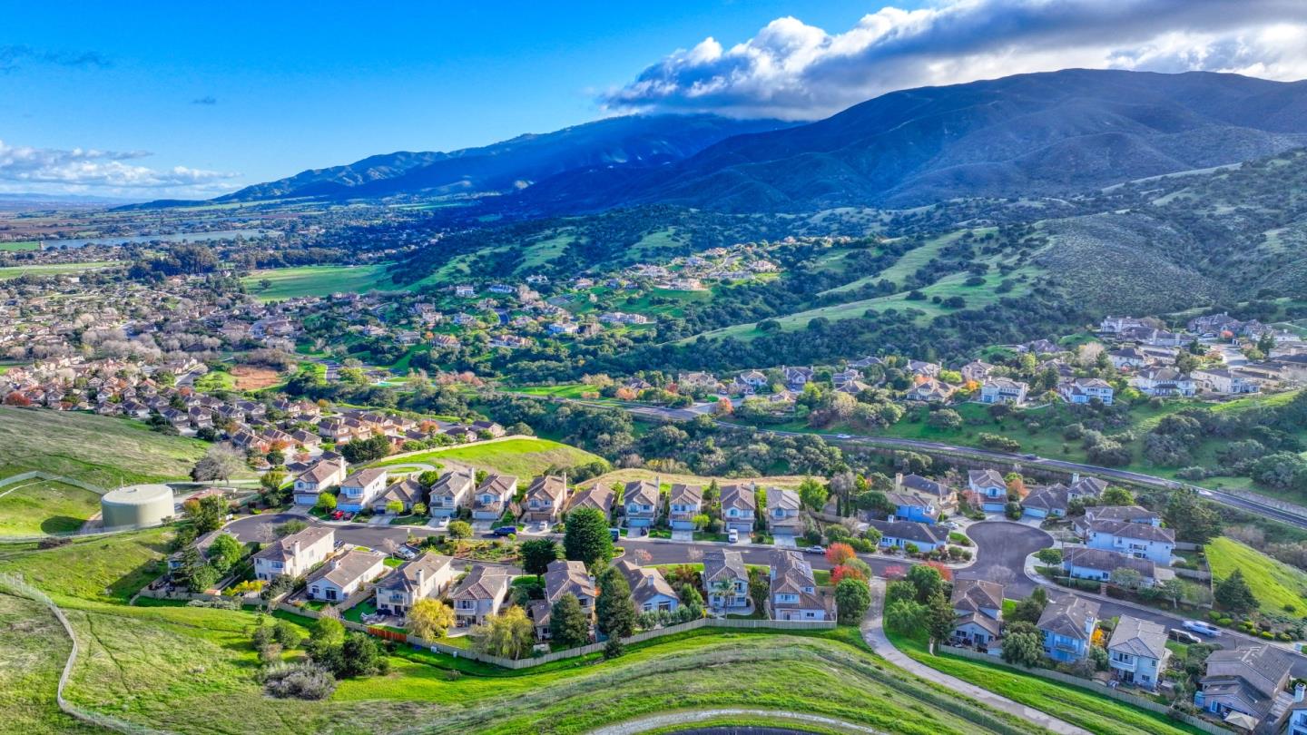 Detail Gallery Image 3 of 19 For 19367 Acclaim Dr, Salinas,  CA 93908 - 3 Beds | 2/1 Baths