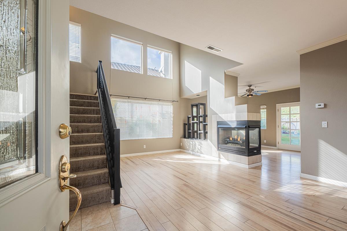 Detail Gallery Image 6 of 19 For 19367 Acclaim Dr, Salinas,  CA 93908 - 3 Beds | 2/1 Baths