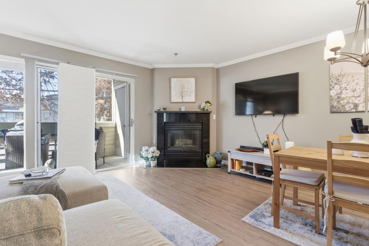 Detail Gallery Image 10 of 28 For 2530 Oak Rd #200,  Walnut Creek,  CA 94597 - 2 Beds | 2 Baths