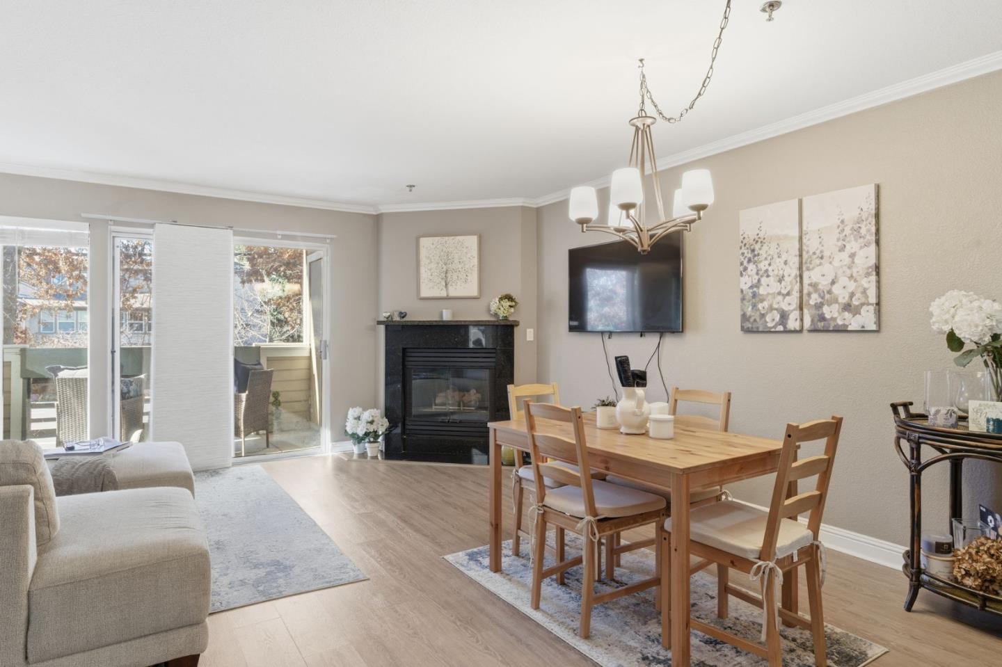 Detail Gallery Image 3 of 28 For 2530 Oak Rd #200,  Walnut Creek,  CA 94597 - 2 Beds | 2 Baths