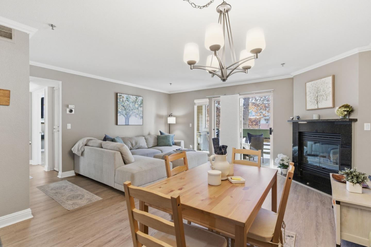 Detail Gallery Image 4 of 28 For 2530 Oak Rd #200,  Walnut Creek,  CA 94597 - 2 Beds | 2 Baths