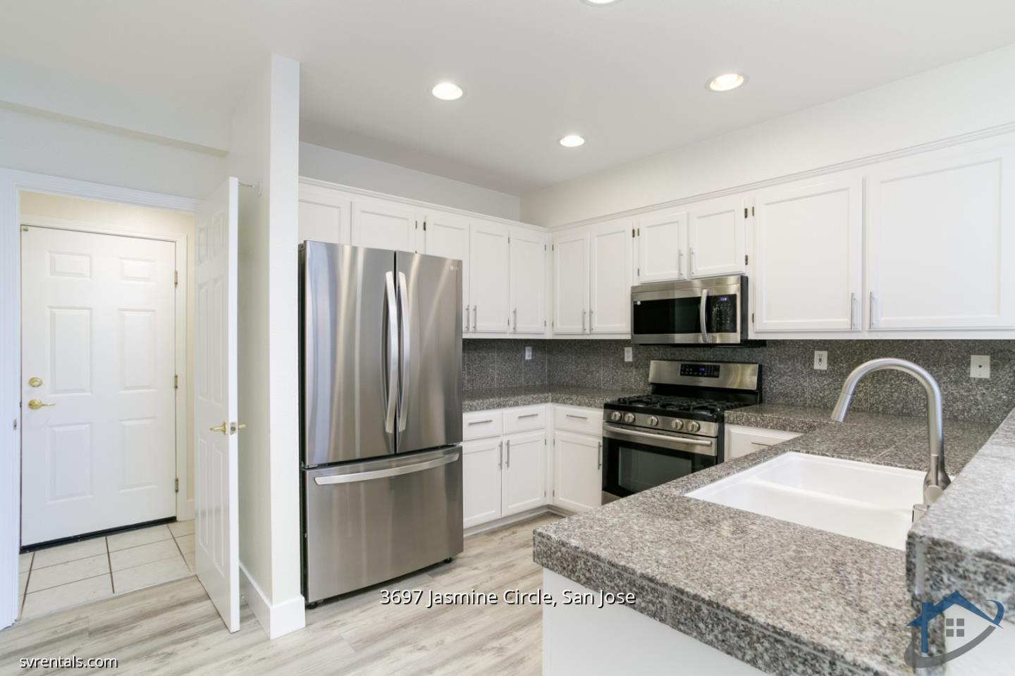 Detail Gallery Image 3 of 32 For 3697 Jasmine Cir, San Jose,  CA 95135 - 3 Beds | 2/1 Baths