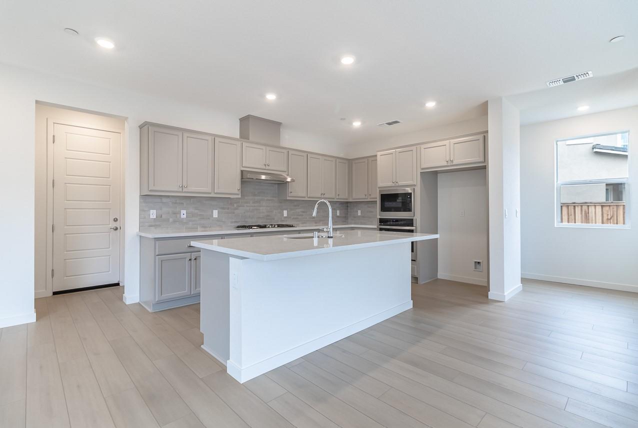 Detail Gallery Image 11 of 25 For 17014 Tupper St, Lathrop,  CA 95330 - 4 Beds | 3 Baths