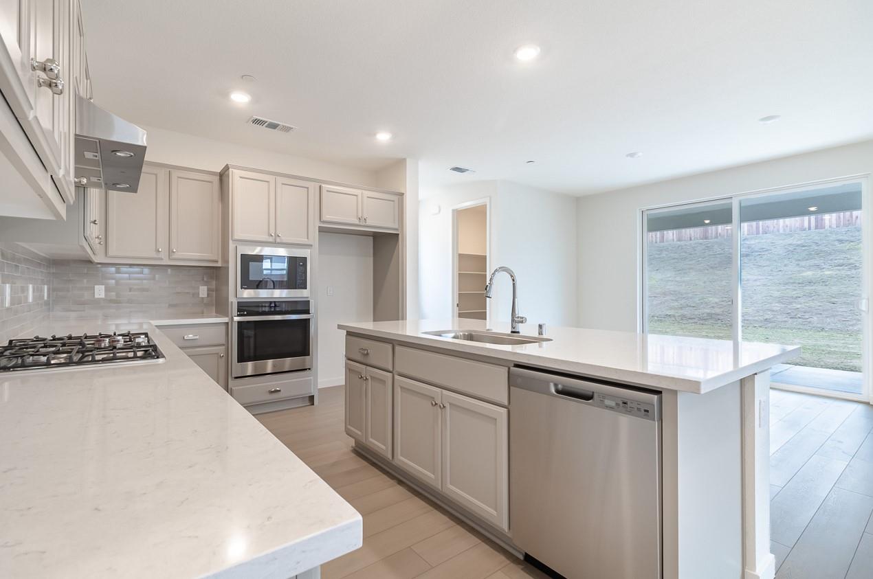 Detail Gallery Image 12 of 25 For 17014 Tupper St, Lathrop,  CA 95330 - 4 Beds | 3 Baths