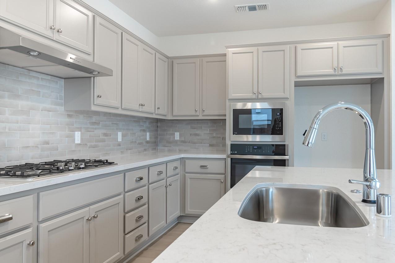 Detail Gallery Image 13 of 25 For 17014 Tupper St, Lathrop,  CA 95330 - 4 Beds | 3 Baths