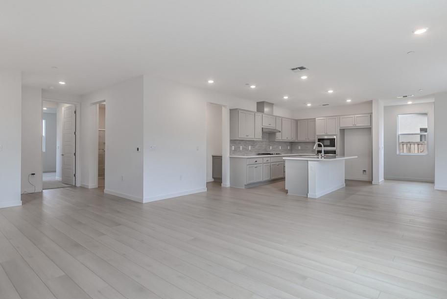 Detail Gallery Image 7 of 25 For 17014 Tupper St, Lathrop,  CA 95330 - 4 Beds | 3 Baths