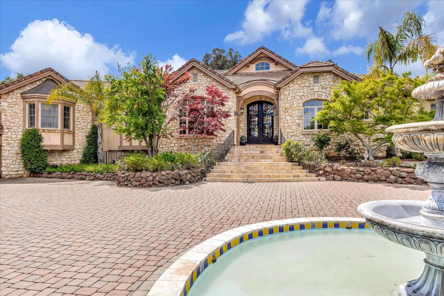 Detail Gallery Image 4 of 76 For 15219 Sobey Rd, Saratoga,  CA 95070 - 5 Beds | 6/1 Baths