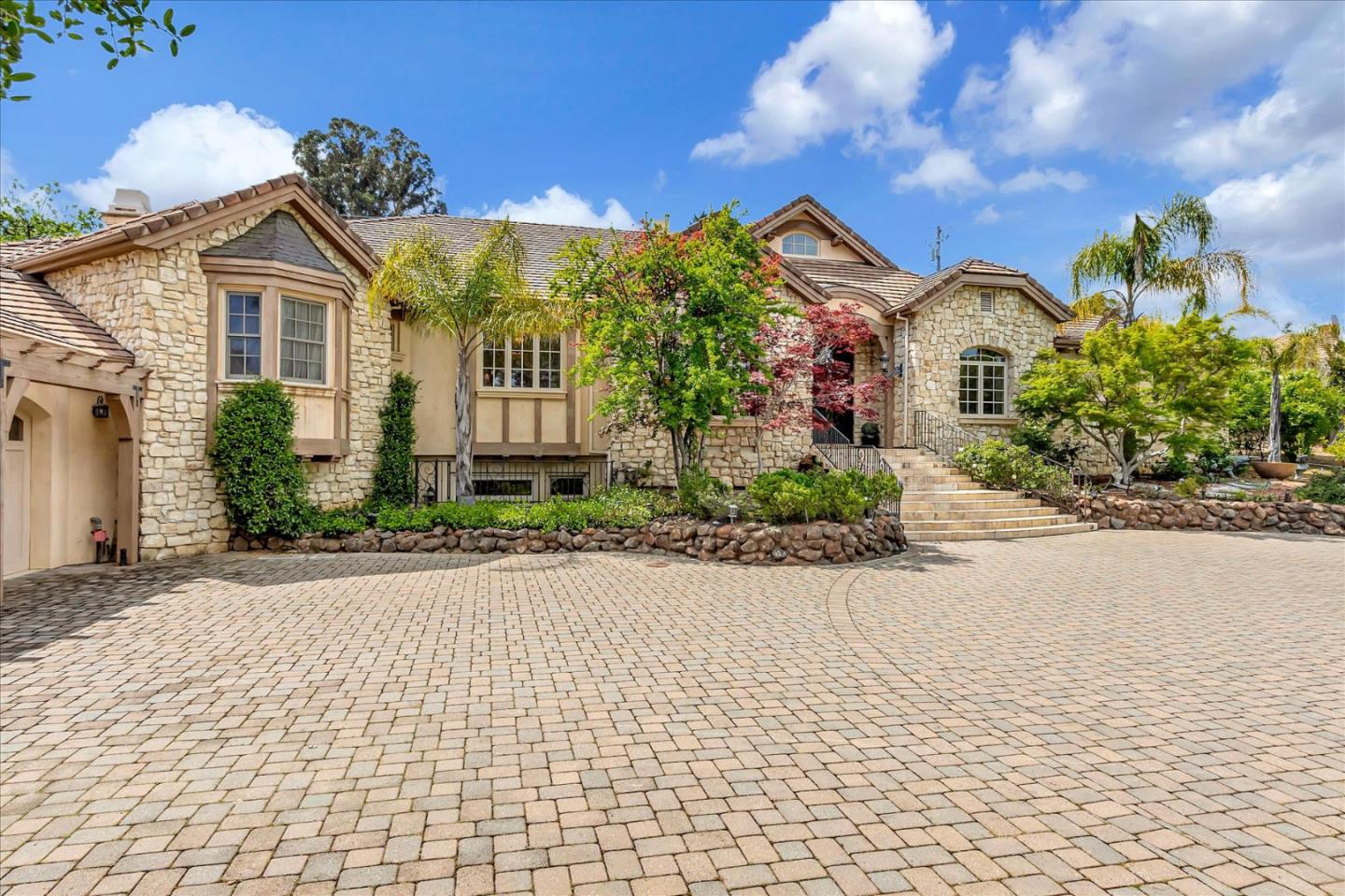 Detail Gallery Image 6 of 76 For 15219 Sobey Rd, Saratoga,  CA 95070 - 5 Beds | 6/1 Baths