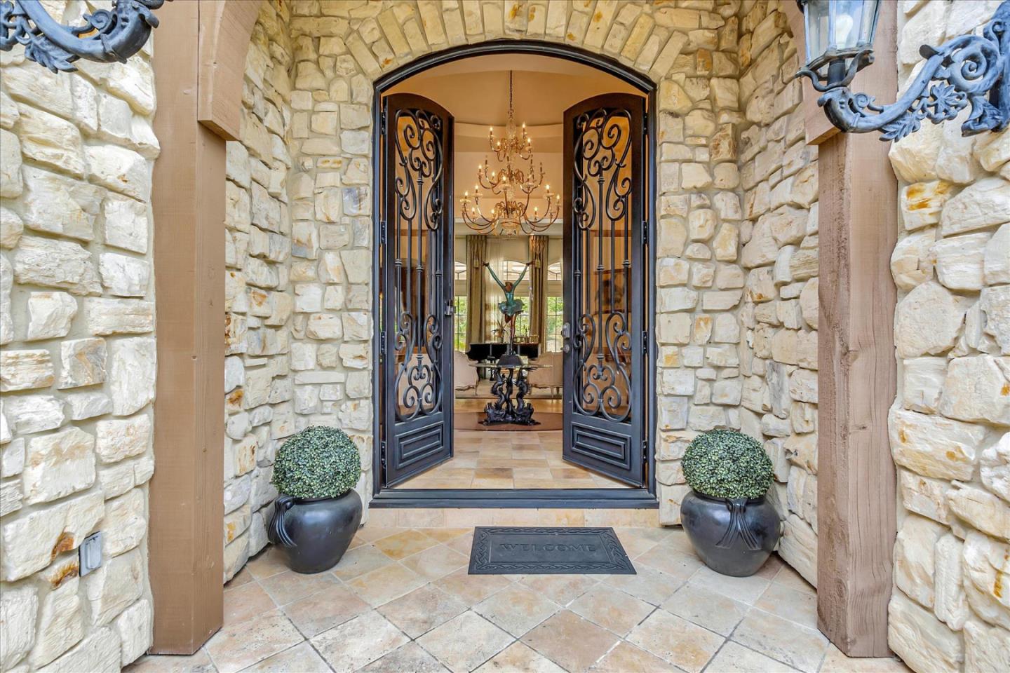 Detail Gallery Image 9 of 76 For 15219 Sobey Rd, Saratoga,  CA 95070 - 5 Beds | 6/1 Baths