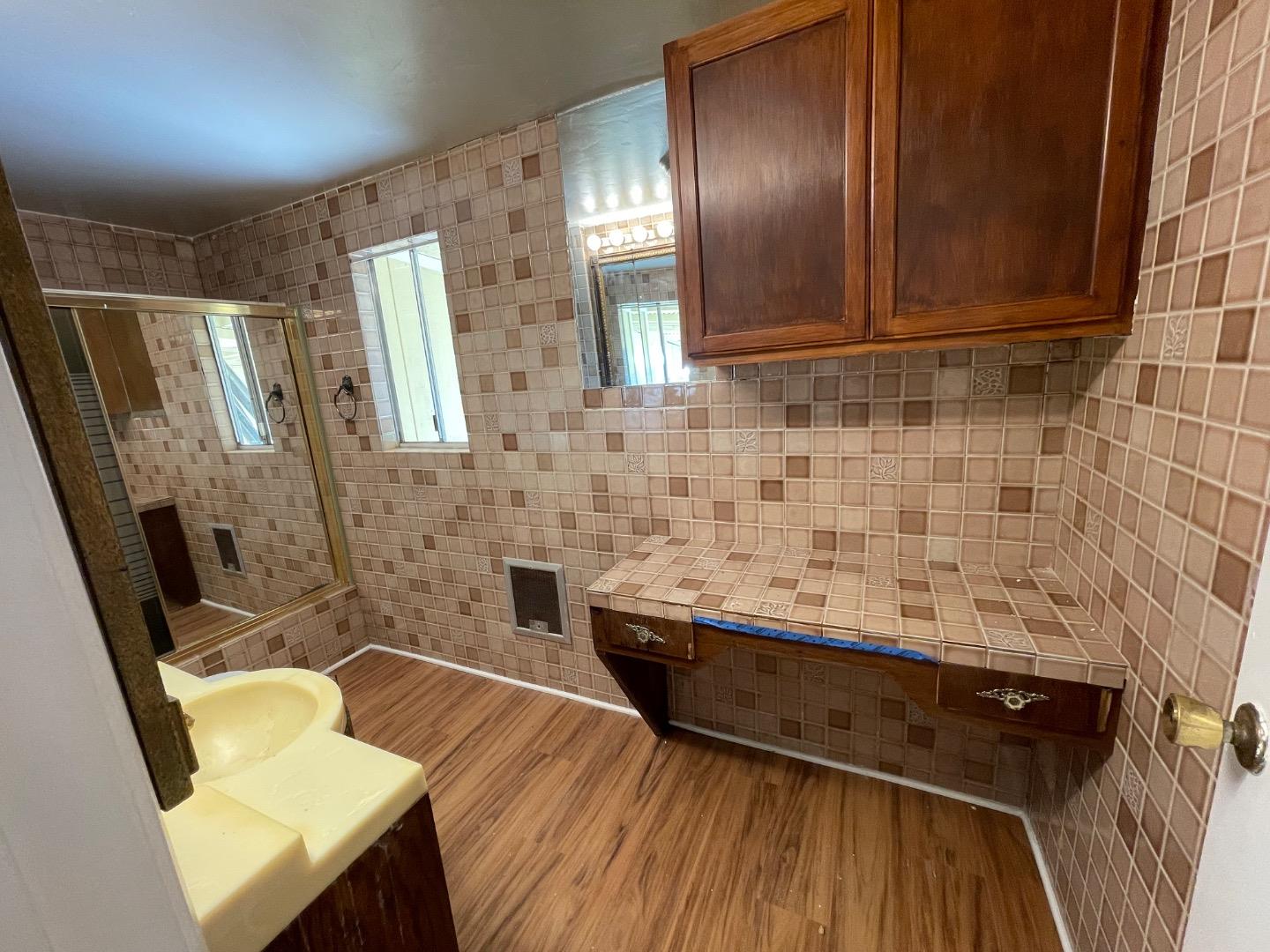 Detail Gallery Image 10 of 13 For 110 Toro Ave, Salinas,  CA 93905 - 4 Beds | 3 Baths