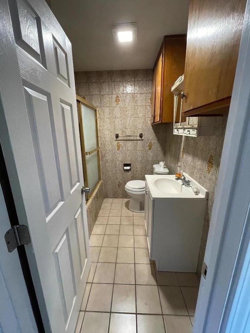 Detail Gallery Image 7 of 13 For 110 Toro Ave, Salinas,  CA 93905 - 4 Beds | 3 Baths