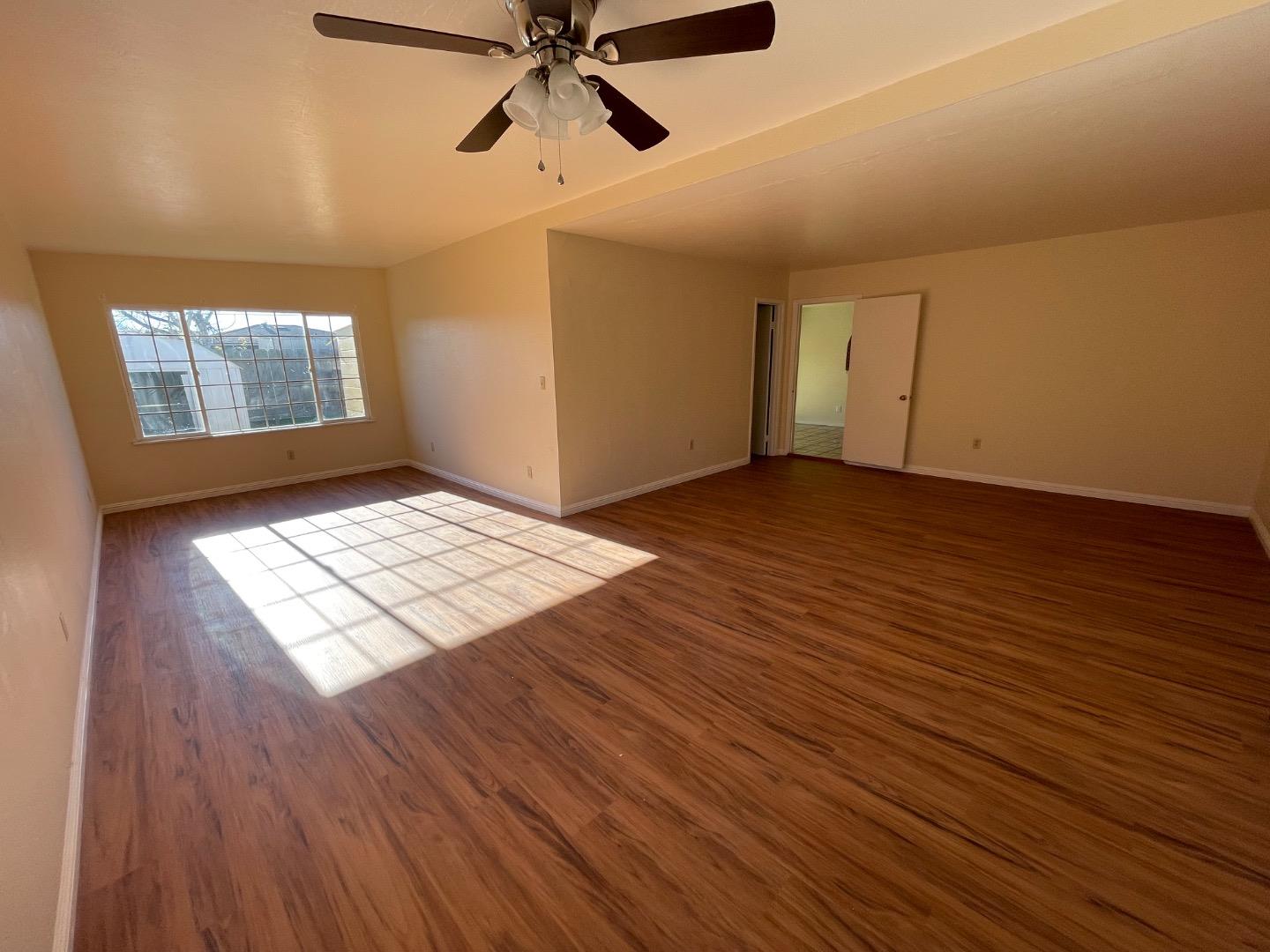 Detail Gallery Image 8 of 13 For 110 Toro Ave, Salinas,  CA 93905 - 4 Beds | 3 Baths