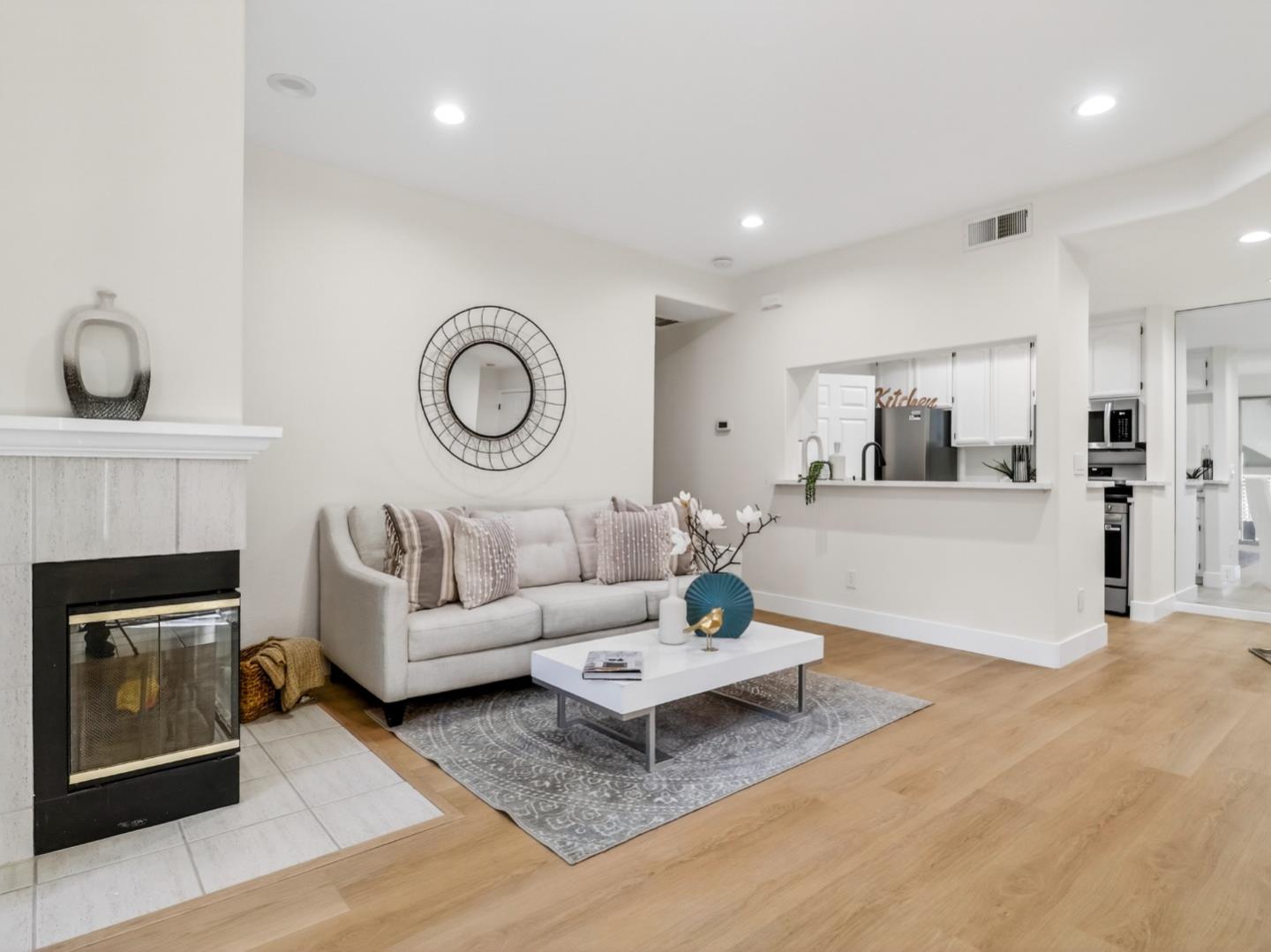 Detail Gallery Image 4 of 35 For 936 Owens Lake Dr, San Jose,  CA 95123 - 2 Beds | 2 Baths