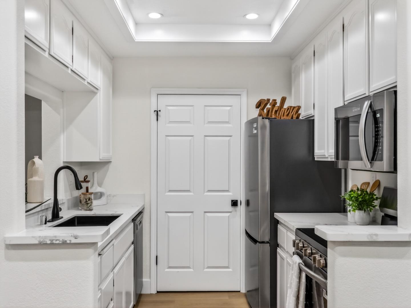 Detail Gallery Image 9 of 35 For 936 Owens Lake Dr, San Jose,  CA 95123 - 2 Beds | 2 Baths