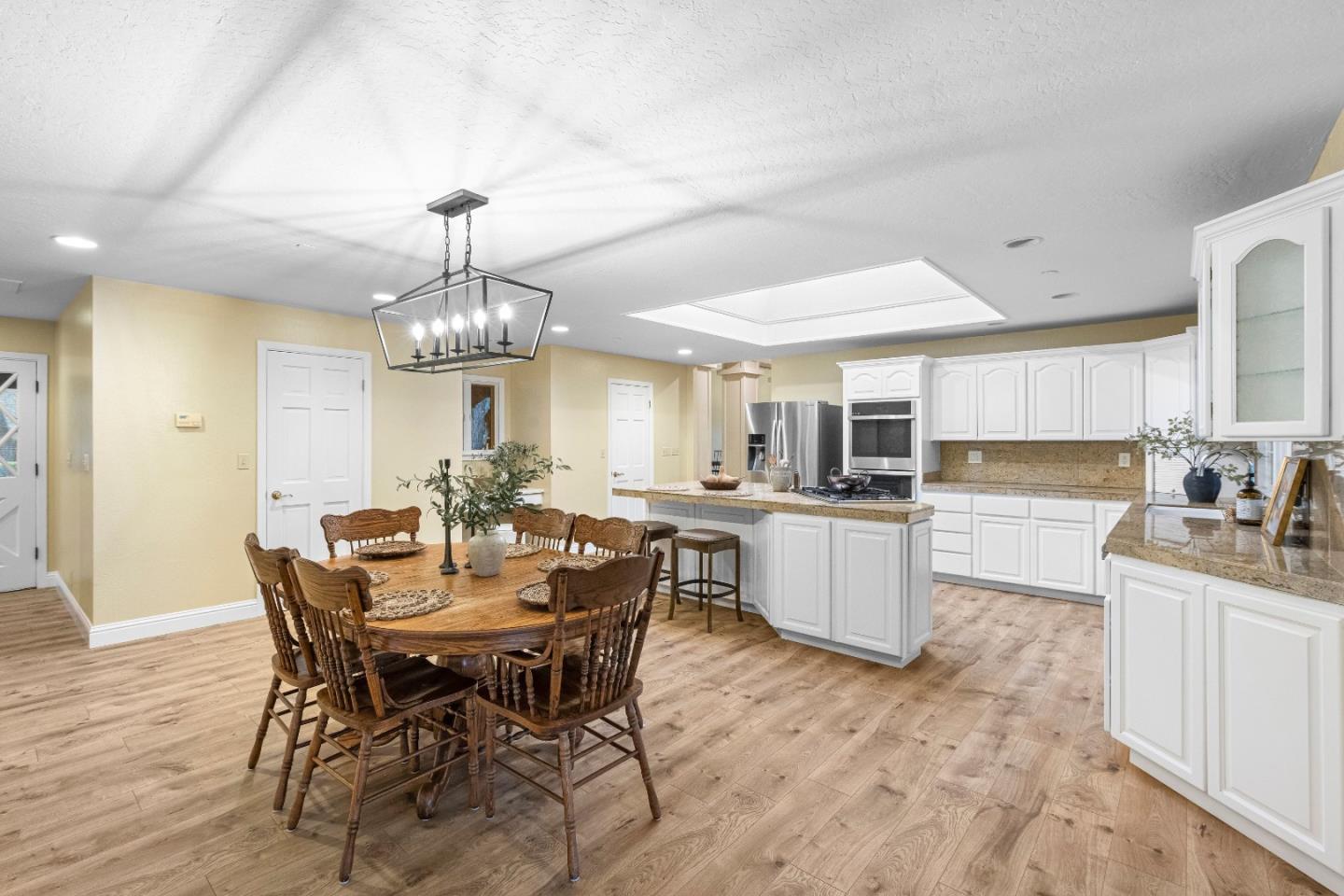 Detail Gallery Image 14 of 141 For 6915 Redwood Retreat Rd, Gilroy,  CA 95020 - 7 Beds | 5 Baths