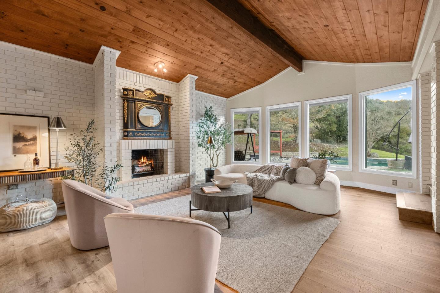 Detail Gallery Image 16 of 141 For 6915 Redwood Retreat Rd, Gilroy,  CA 95020 - 7 Beds | 5 Baths