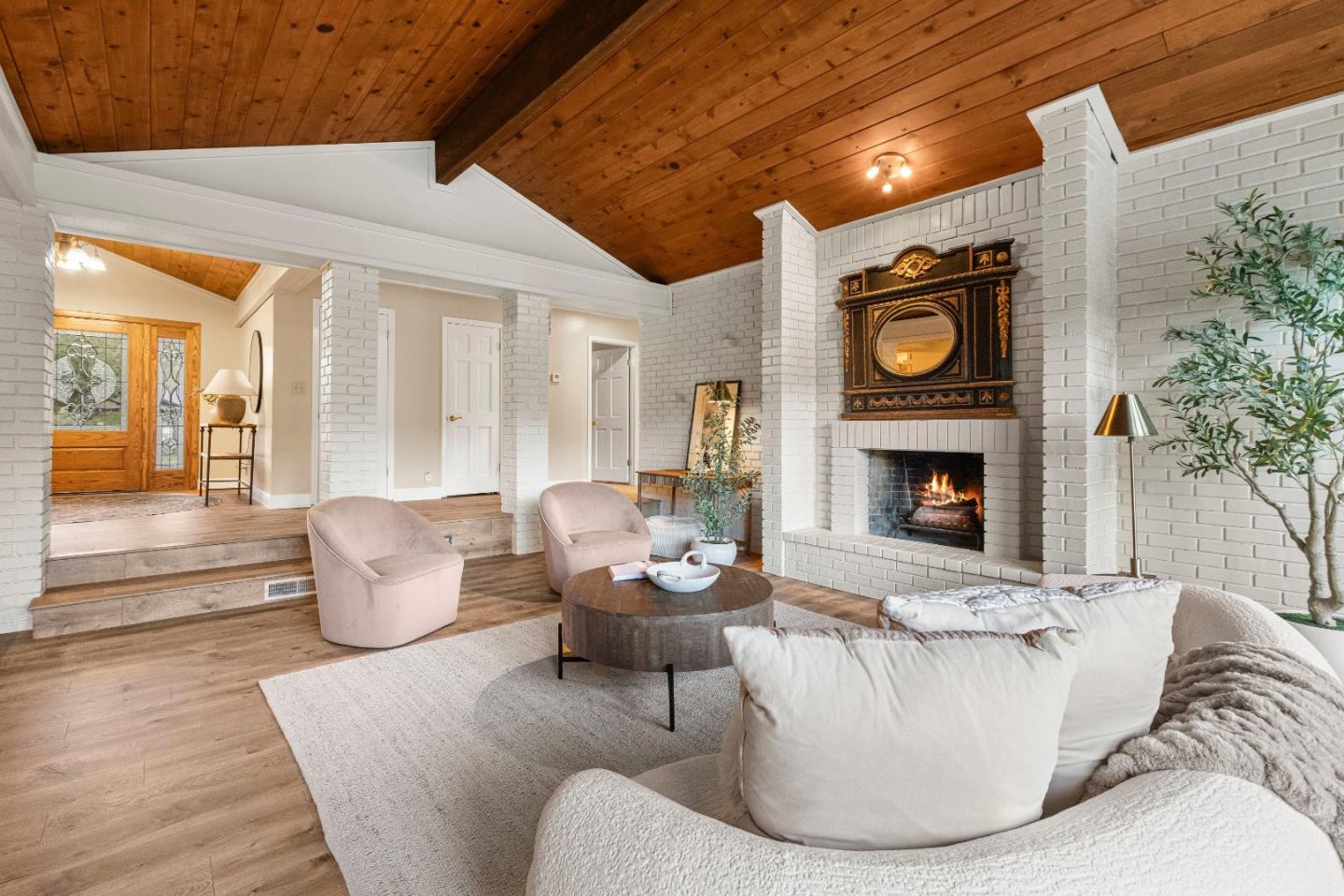 Detail Gallery Image 19 of 141 For 6915 Redwood Retreat Rd, Gilroy,  CA 95020 - 7 Beds | 5 Baths